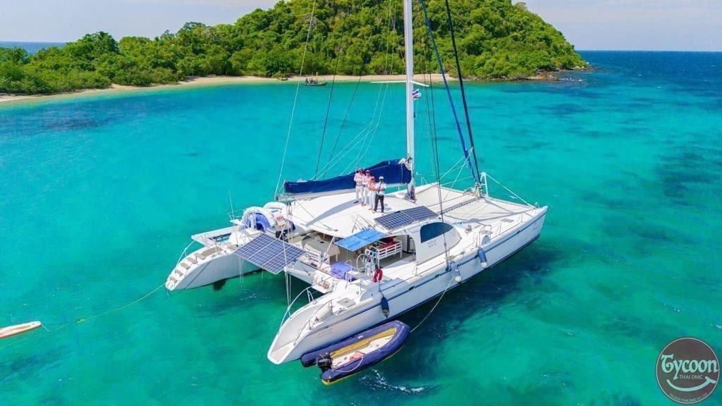 Pattaya Private Yacht 25 Persons (72ft)