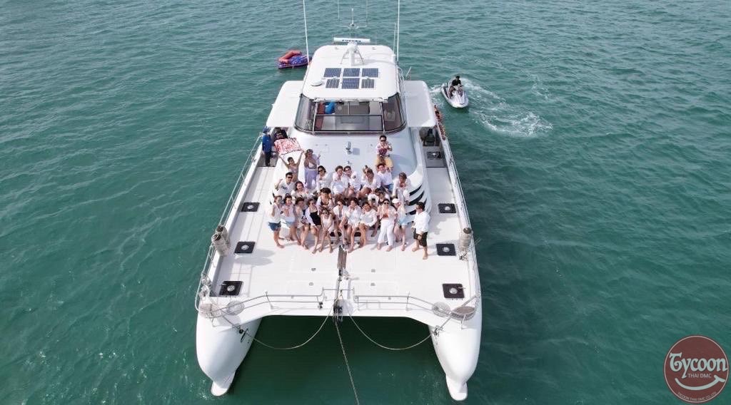 Pattaya Private Yacht 35 Persons (53ft)