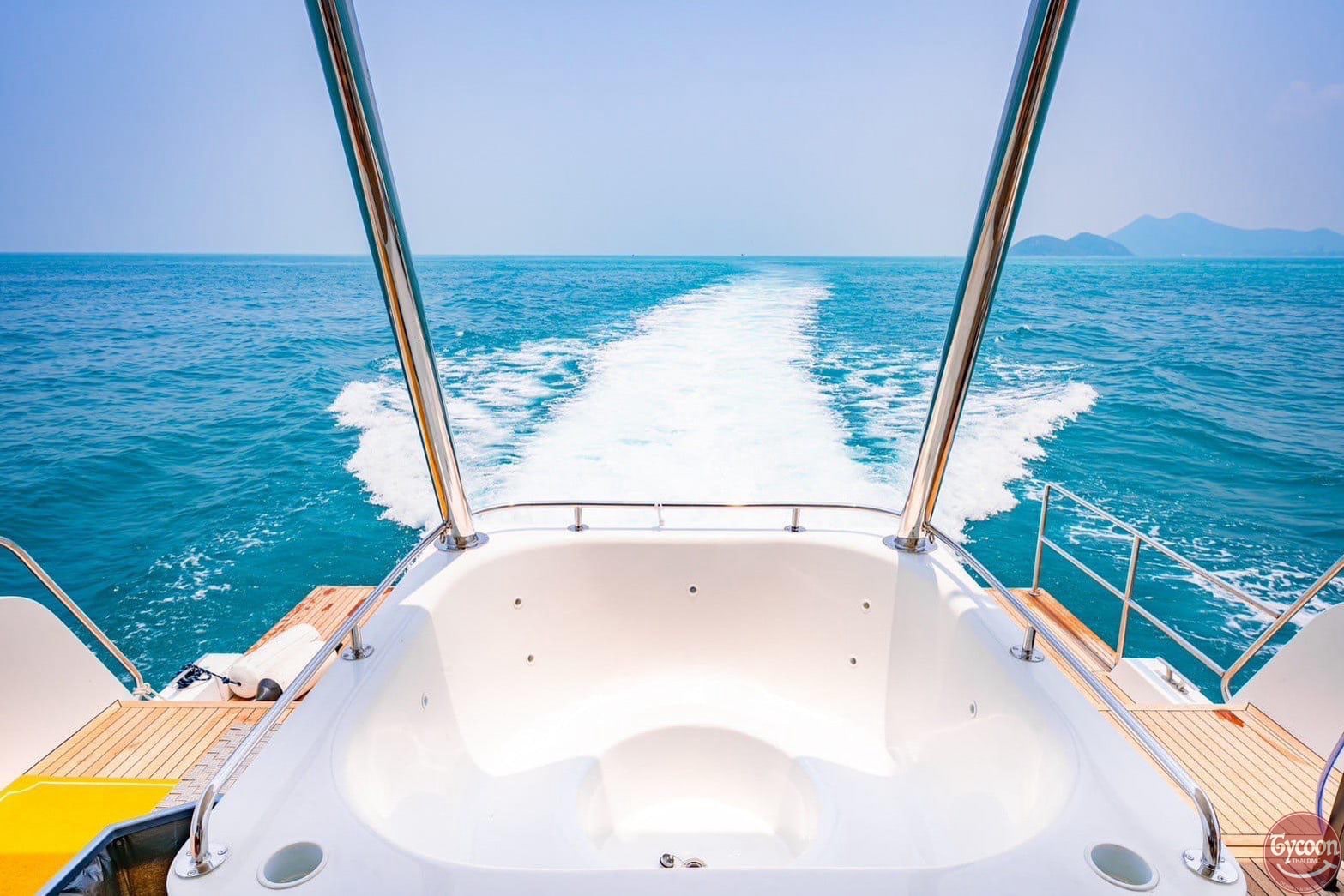 Pattaya Private Yacht 28 Persons (57ft) with Jaccuzi