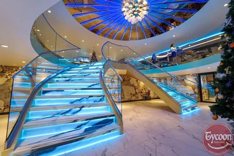 Royal Galaxy Cruise Bangkok Luxury Dinner Cruise